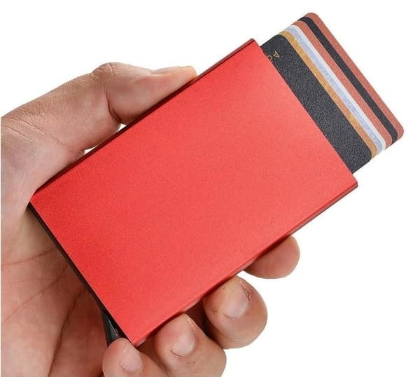 Korthållare med RFID-skydd . Pop-up