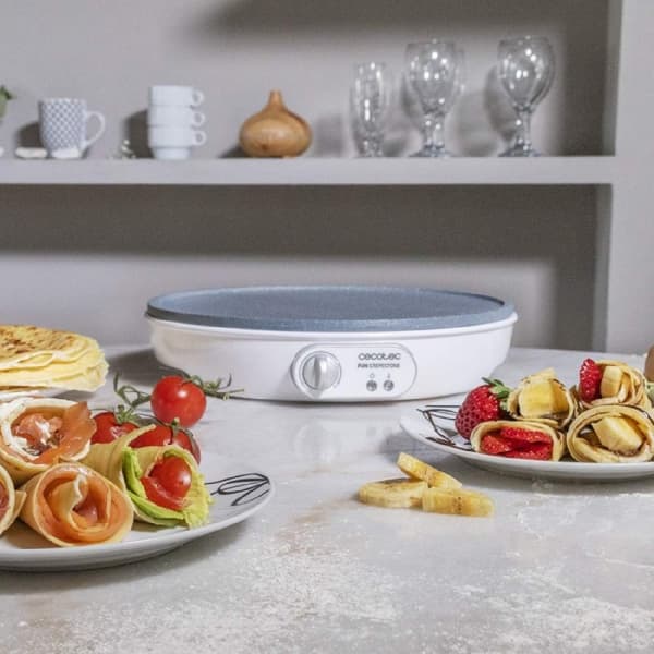 Cecotec Electric crepe maker, 1000 W, with RockStone coating and adjustable power.