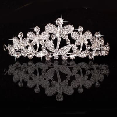 Elegantti tiara häihin tai muihin erikoisiin tilaisuuksiin