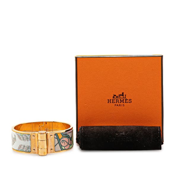 Pre-owned Hermès Wide Printed Enamel Coup de Fouet Au Bloc Hinged Bracelet PM White