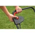 Miniatyrbild 3 av 4: BLACK+DECKER GD300-QS 600W Sladdansluten mossborttagare för en mossfri gräsmatta utan kemikalier