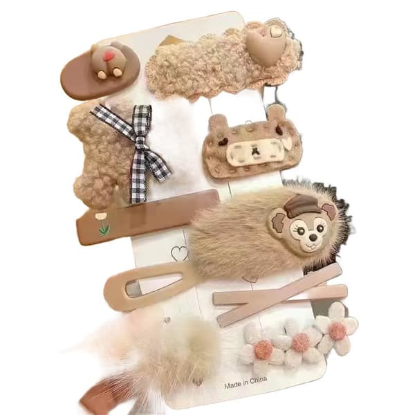 Et sæt pigelige beige hårspænder og stifter, type XVIII
