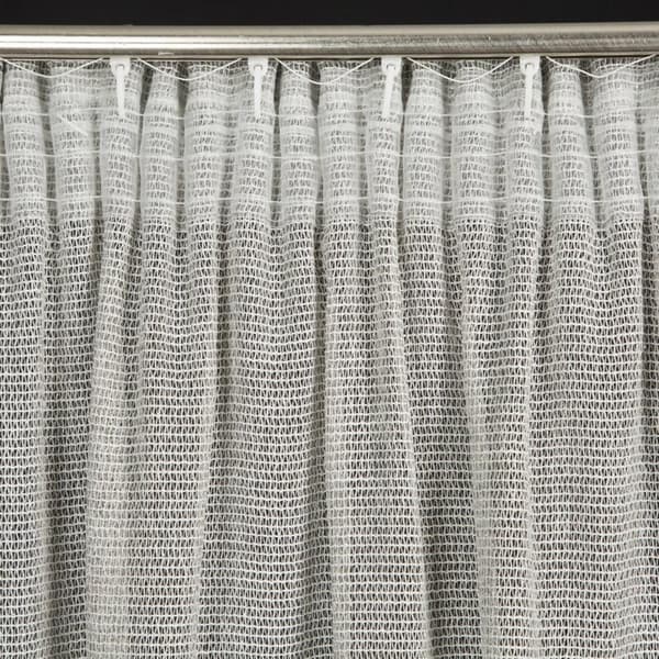 KLARGAVET GARDIN EMILIA PÅ TAPE 140 X 270 CM