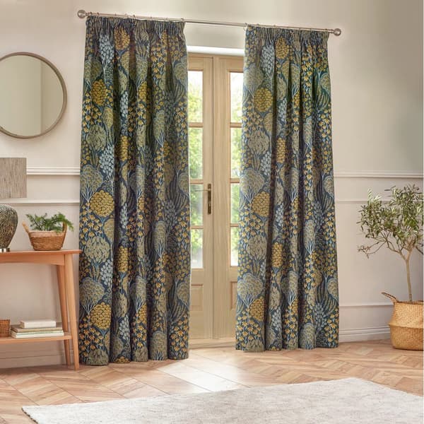 Wylder Ophelia gardiner med veckveck i jacquard med blommor Blue/Saffron 168cm x 183cm