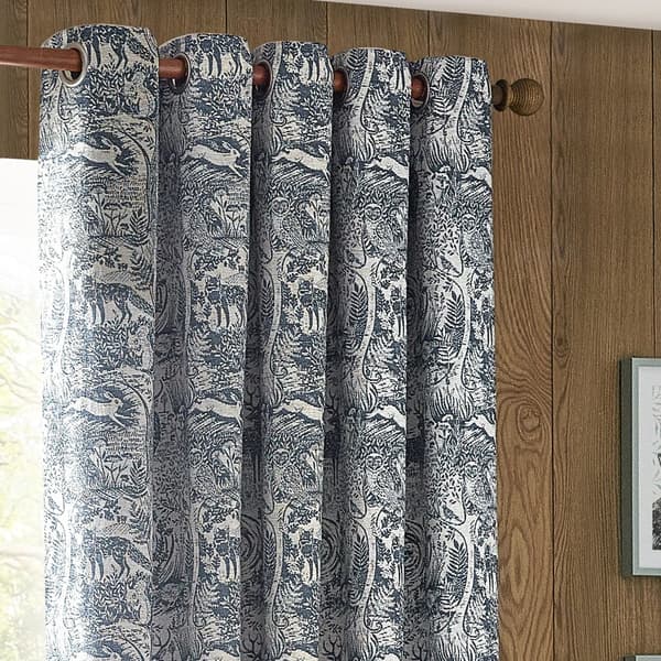 Furn Winter Woods Chenille Animals Eyelet Curtains