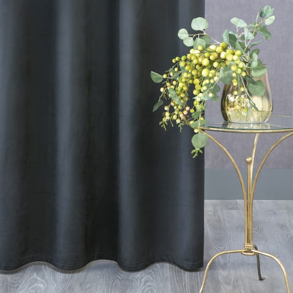 Färdig gardin på tejp 135x270 Rosa svart velour D91