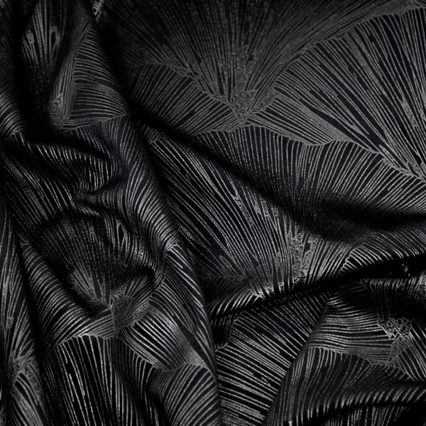 Gardin 140x250 Goja sort fløjl ginkgo blade på tylle Pierre Cardin med et skinnende print Eurogardiner