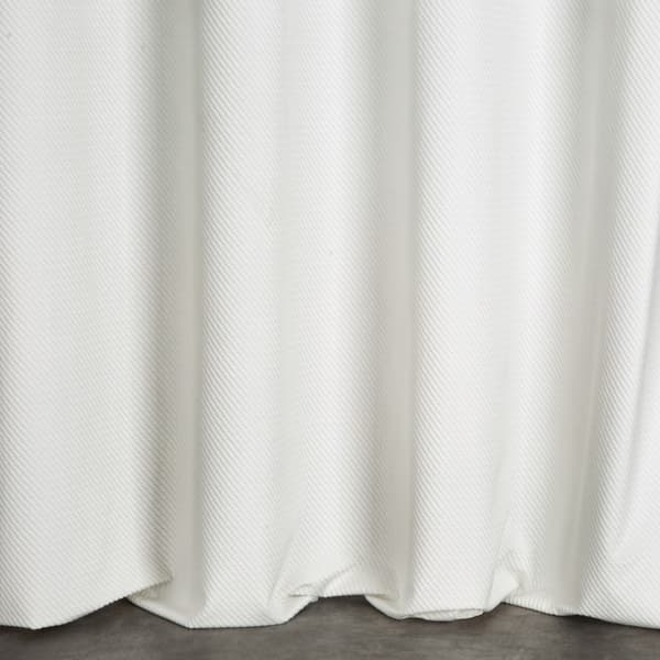 Verho 140x250 Eliza valkoinen valmiina samettisilmukoilla pienellä kohokuvioidulla geometrisella kuviolla Eurofirany