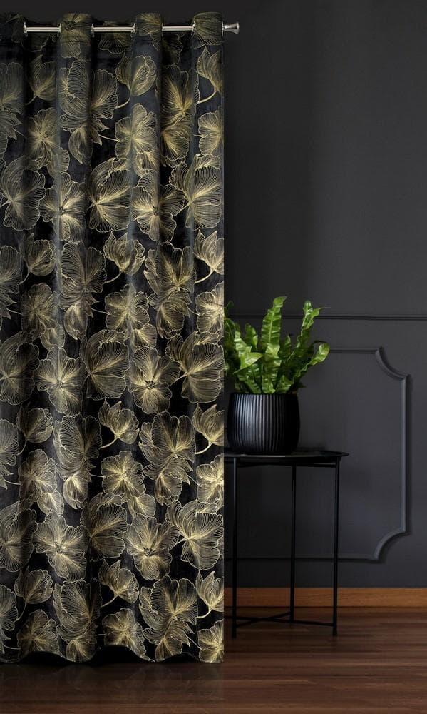 Verho 140x250 Stella mustakultaiset kukat valmiina Eurocurtain-silmukoissa