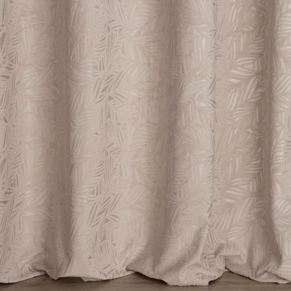 Gardin 140x250 Octavia beige, gjord av mjuk sammet med ett präglat lövmönster, redo med öljetter Eurofirany