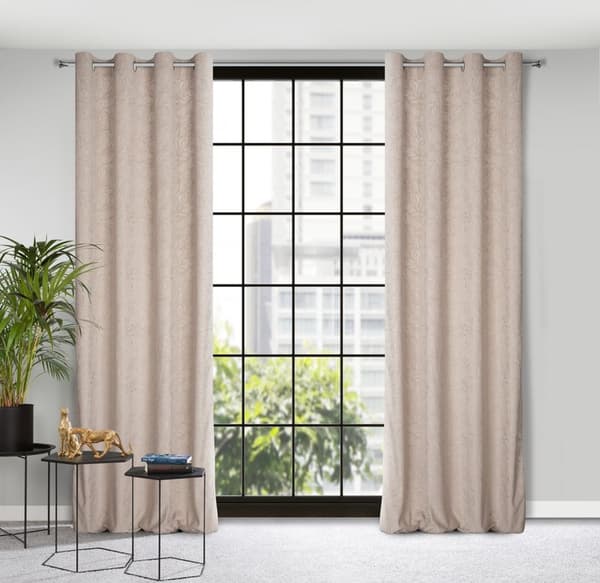 Gardin 140x250 Octavia beige, gjord av mjuk sammet med ett präglat lövmönster, redo med öljetter Eurofirany