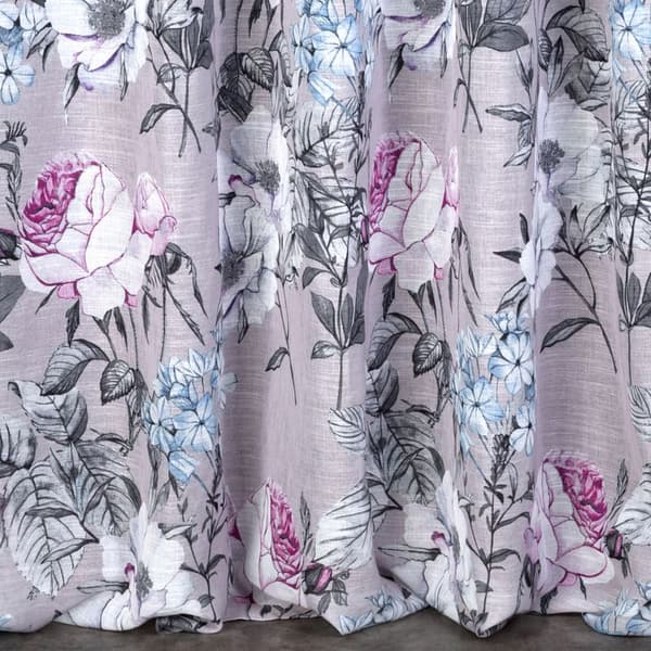 Verho 140x270 hunajabeige violetti, jossa kukkaprintti vaaleasta puoliläpinäkyvästä etamiinista, valmiina Eurofirany-nauhalle