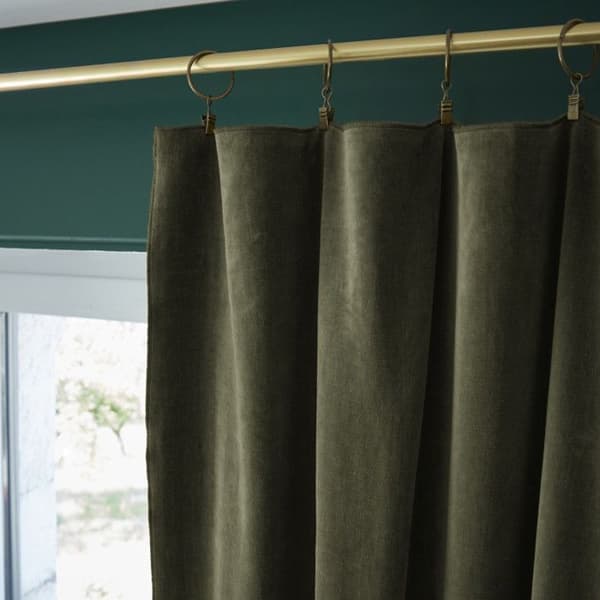 Justerbar gardin + 8 "César" klämringar 140 x 270 cm Cotton Velvet - Caesar Thyme