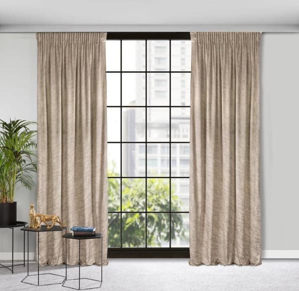 RIVA FÄRDIG GARDIN PÅ TEJP 140 X 270 CM MÖRK BEIGE