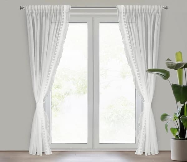 FÄRDIG GARDIN LARISA PÅ TEJP 140 X 270 CM VIT