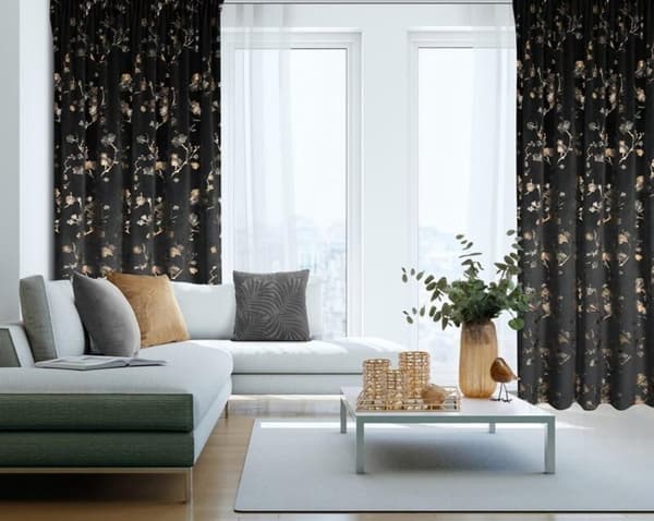FÄRDIG SELENA GARDIN PÅ TEJP 140 X 270 CM SVART
