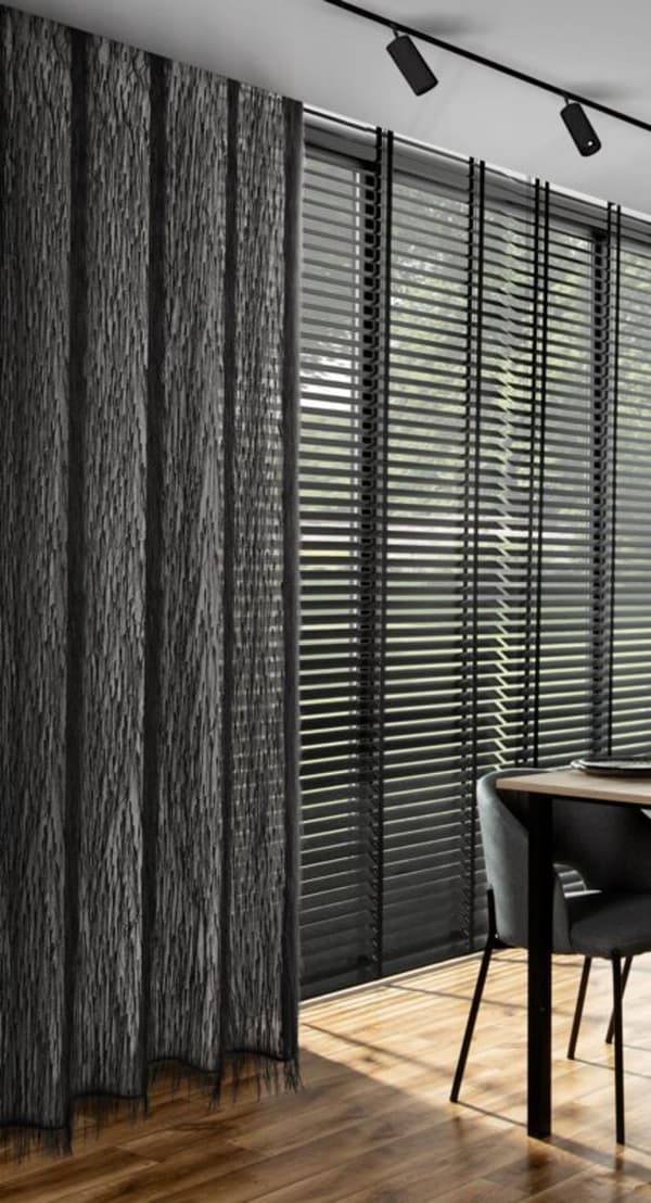 VALMIS VERHO AURORA 140 X 250 CM MUSTA