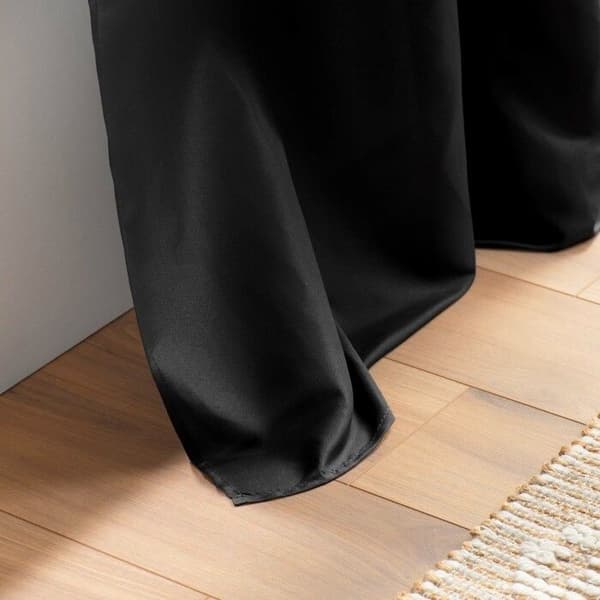 Gardiner med ögla 140 x 260 cm i enfärgad mikrofiber – Absolut svart