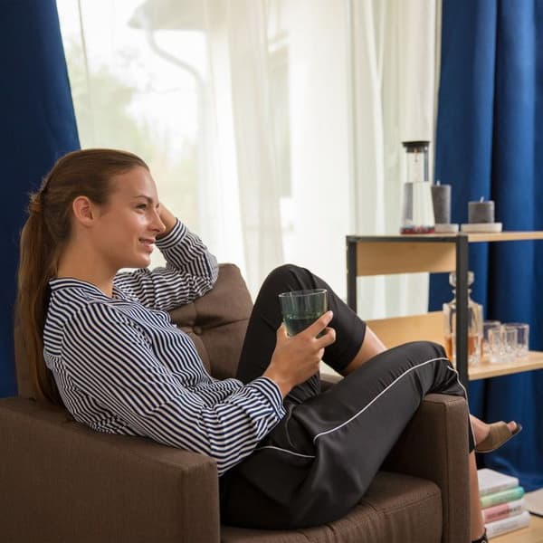 Relaxdays Mörkläggande gardiner med öljett, set om 2, enfärgad i polyester, HxlxD: 245 x 135 x 0,5 cm, svart