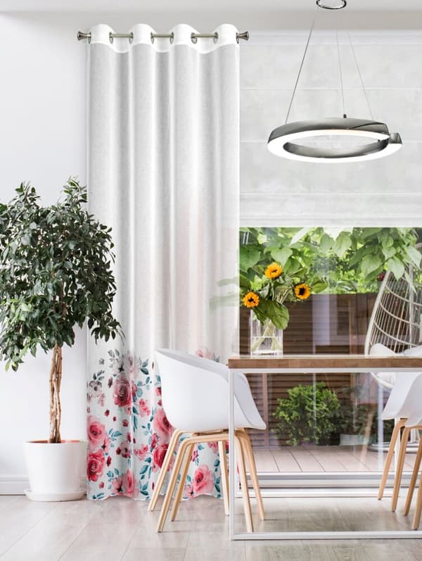 Færdiglavet gardin med øjer CARLA 140x250 Eurofirany hvid med penselmalede roser
