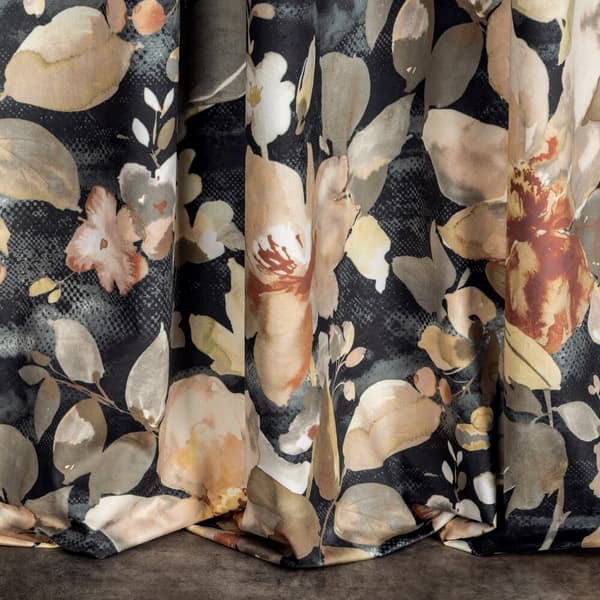 Færdiglavet gardin med øjer BETTY 140x250 Eurofirany sort med et blomstermotiv