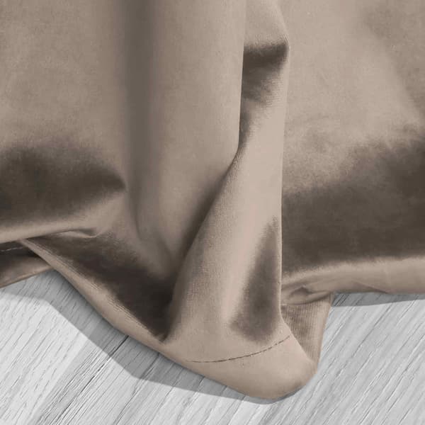 Færdiglavet gardin med øjer GLOSSY 140x250 fløjl semi-mørklægning mørk beige