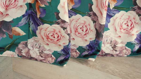Valmis verho silmukoilla Rose Dark 140x250 sametinvihreät ruusut