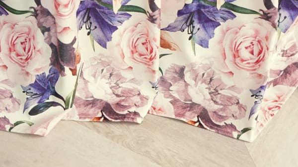 Færdiglavet gardin med øjer Rose Light 140x250 fløjlscreme roser