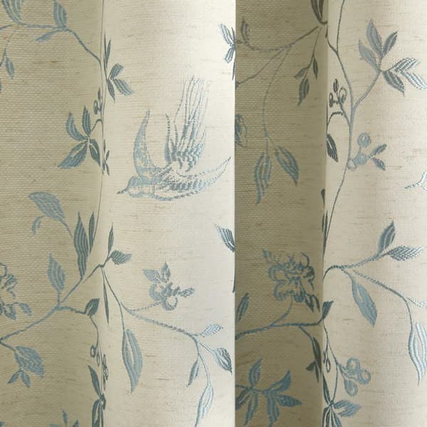 Gardin - dubbla gardiner Curtina - BDTDE66900LK1 - Bird Trail Dubbla plisségardiner i Duck Blue Jacquard 168 x 228 cm