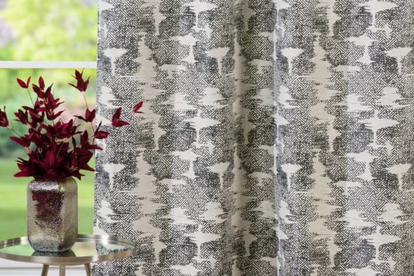 Gardin - dubbla gardiner Mendola inredning - 10-149TAGUS-05 - Tagus Gardin med öljetter Jacquard Svart 140 x 260 cm