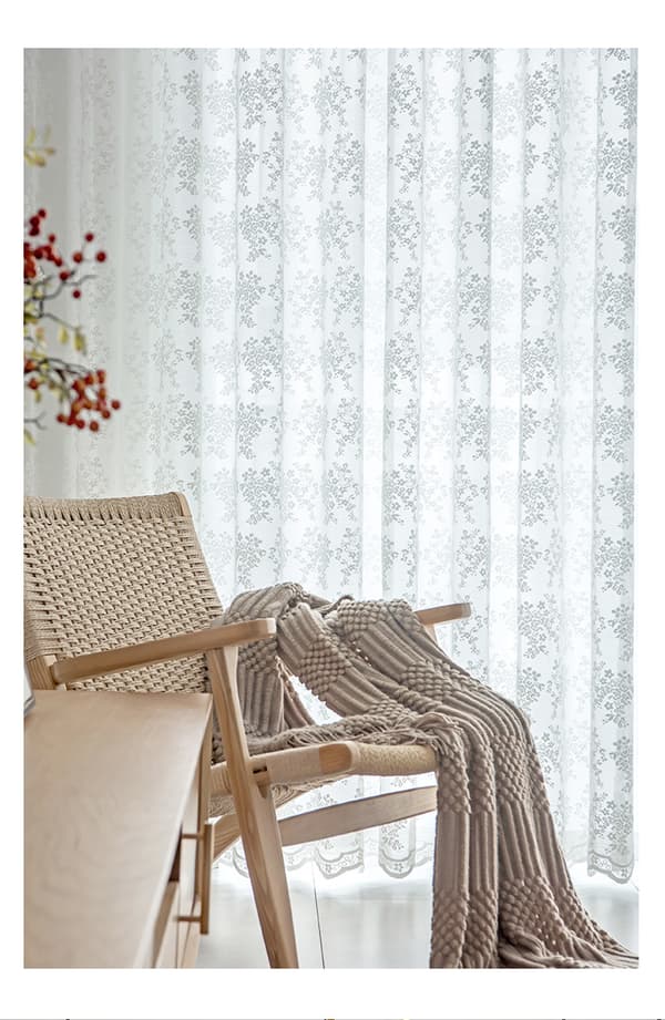 Bomclap pitsiverhot vintage-tyyliin – romanttisia kukkia ja oksia olohuoneen tai terassin oveen, 132x280 cm