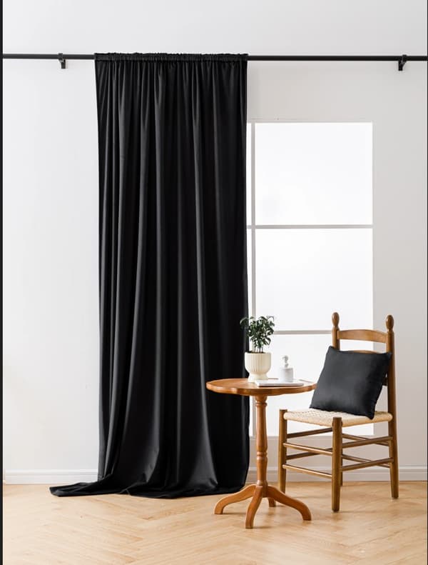 140x270 SVART MÖRKLINGSGARDIN I SAMMETS MED TEJP