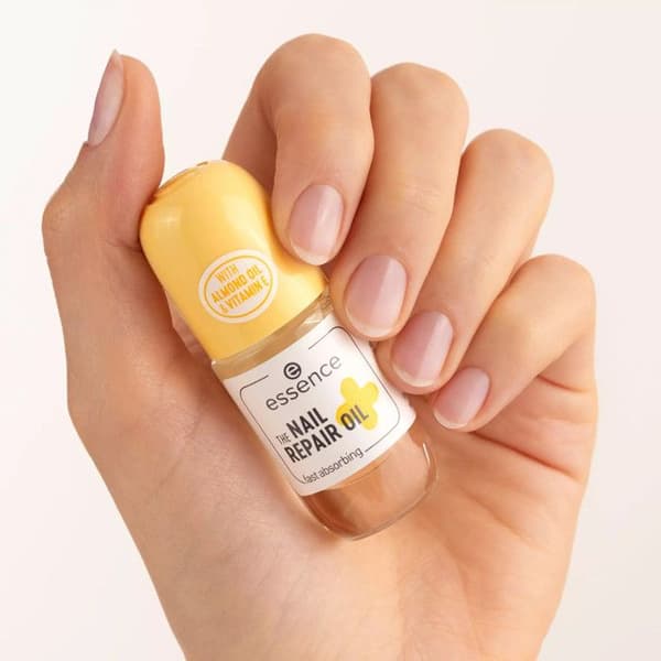 Reparerande Nagelolja - ESSENCE - Nagelreparationsolja - Mandelolja - Vitamin E - Förstärkta Naglar