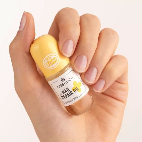 Reparerande Nagelolja - ESSENCE - Nagelreparationsolja - Mandelolja - Vitamin E - Förstärkta Naglar