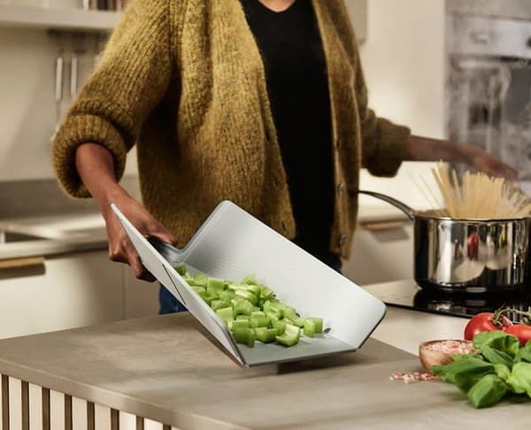 Joseph joseph skärbräda - 60203 - Chop2Pot Plus Vikbar skärbräda med greppvänligt handtag, Large, Black