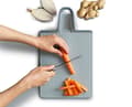 Miniatyrbild 2 av 4: Joseph joseph skärbräda - 60203 - Chop2Pot Plus Vikbar skärbräda med greppvänligt handtag, Large, Black