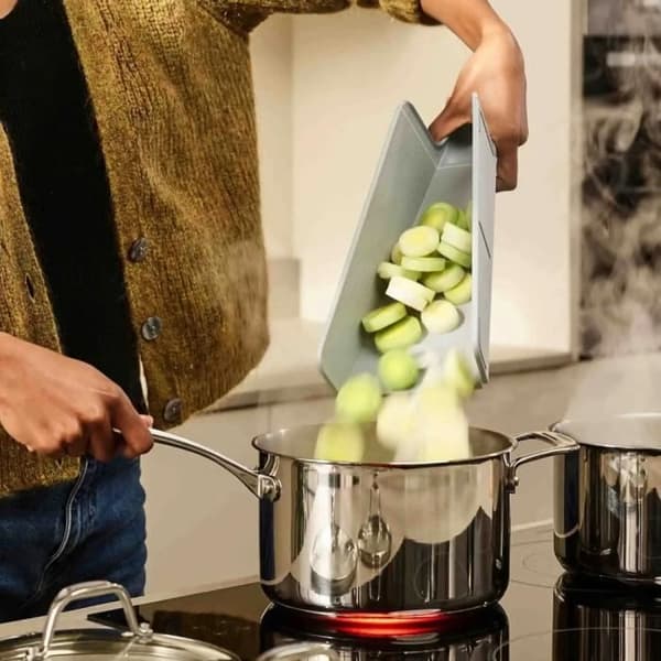 Skärbräda - Joseph Joseph - Chop2Pot Plus - Fällbar - Rutschsäker - Blå