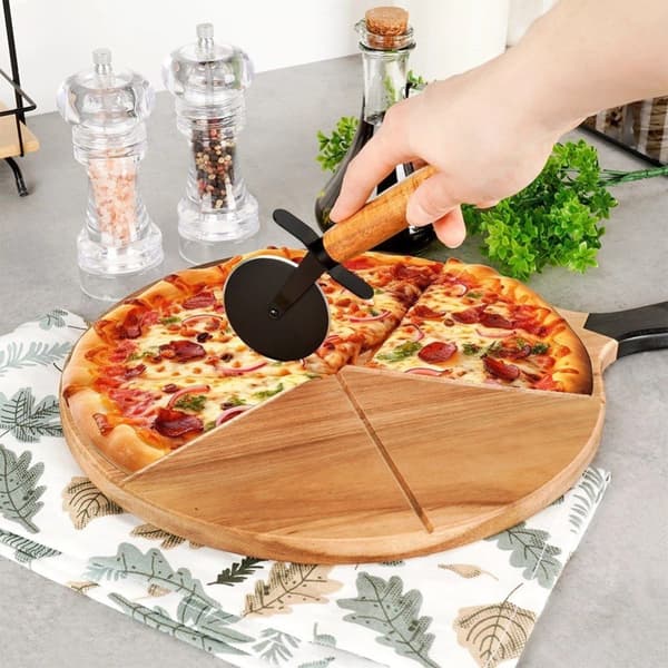 Rund pizzabräda i trä med kniv 30 cm, 2 st.