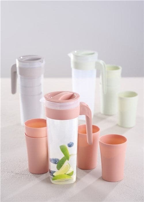 Day Kande med 4 drikkeglas ass farver