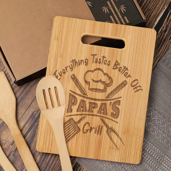 1 Stycke Bambu Skärbräda Dekoration - Allt smakar bättre på pappas grill - Bästa Presenten till Mamma Pappa Familj Vänner - Fars Dag Present Julklapp