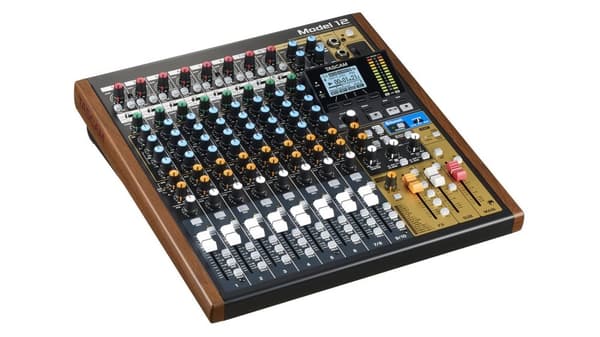 Tascam Model 12 12 kanavaa 20 - 20000 Hz Musta, Puu
