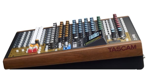 Tascam Model 12 12 kanavaa 20 - 20000 Hz Musta, Puu