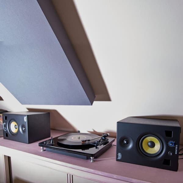 Hercules Monitor 5: sæt aktive monitorhøjttalere med en dobbelt forstærker (2 x 80 watt), hver med en 5 tommer bashøjttaler.