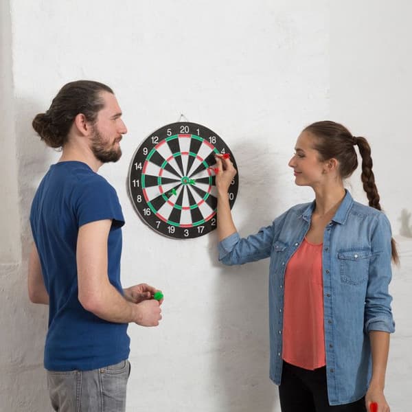 Relaxdays Dart Target 42 cm barn Darttavla bas med 6 pilar svart-vita