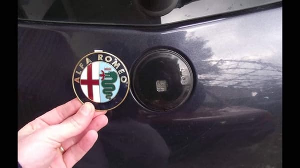 2X Guld 74mm Alfa Romeo Motorhuv Bagagelucka Emblem