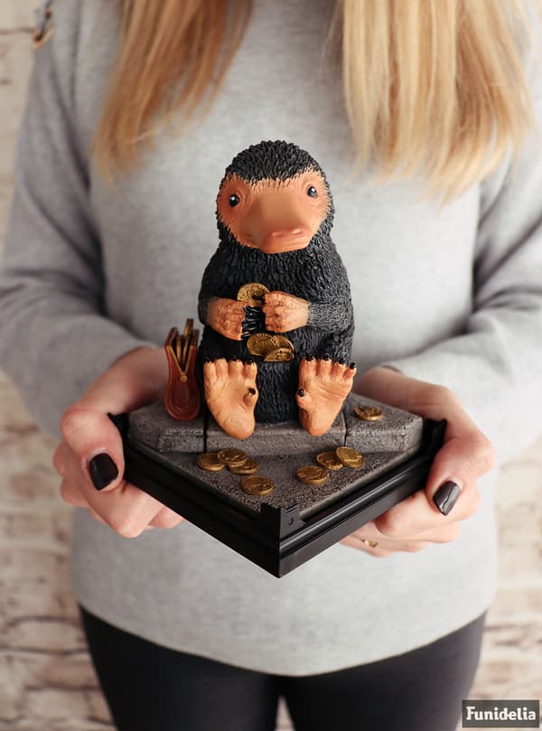 Dekorationsfigur Niffler Fantastiska vidunder och var man hittar dem 19 x 11 cm
