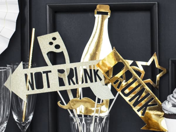 8 blandade festartiklar guldfärgade till photocall - Happy New Year Collection