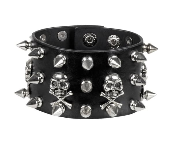 Punk armbånd med pigge og kranier