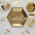 Miniatyrbild 2 av 2: 8 papperstallrikar hexagonala guldfärgade  (27 cm) - Woo Hoo Hen Do
