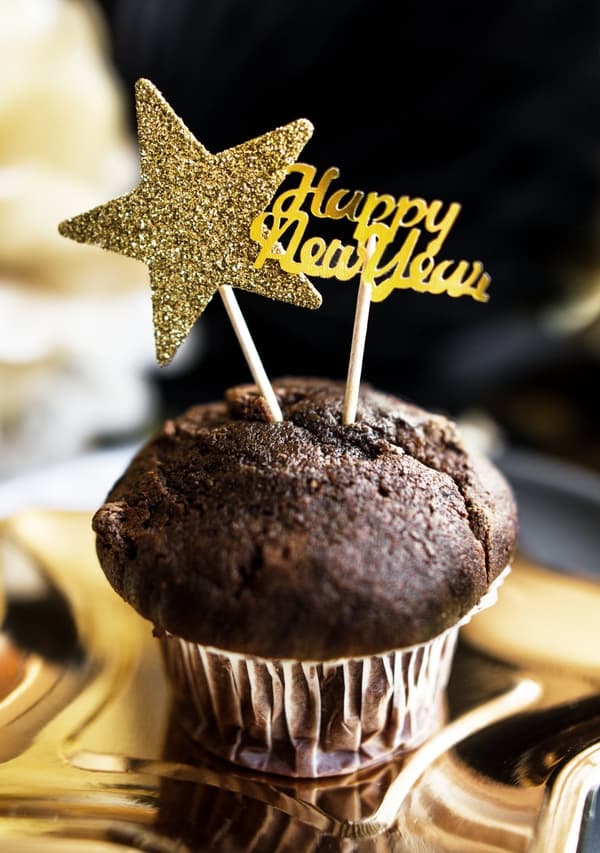 Konfetti "Happy New Year" guldfärgad metallic till bordsdukning - New Year’s Eve & Carnival